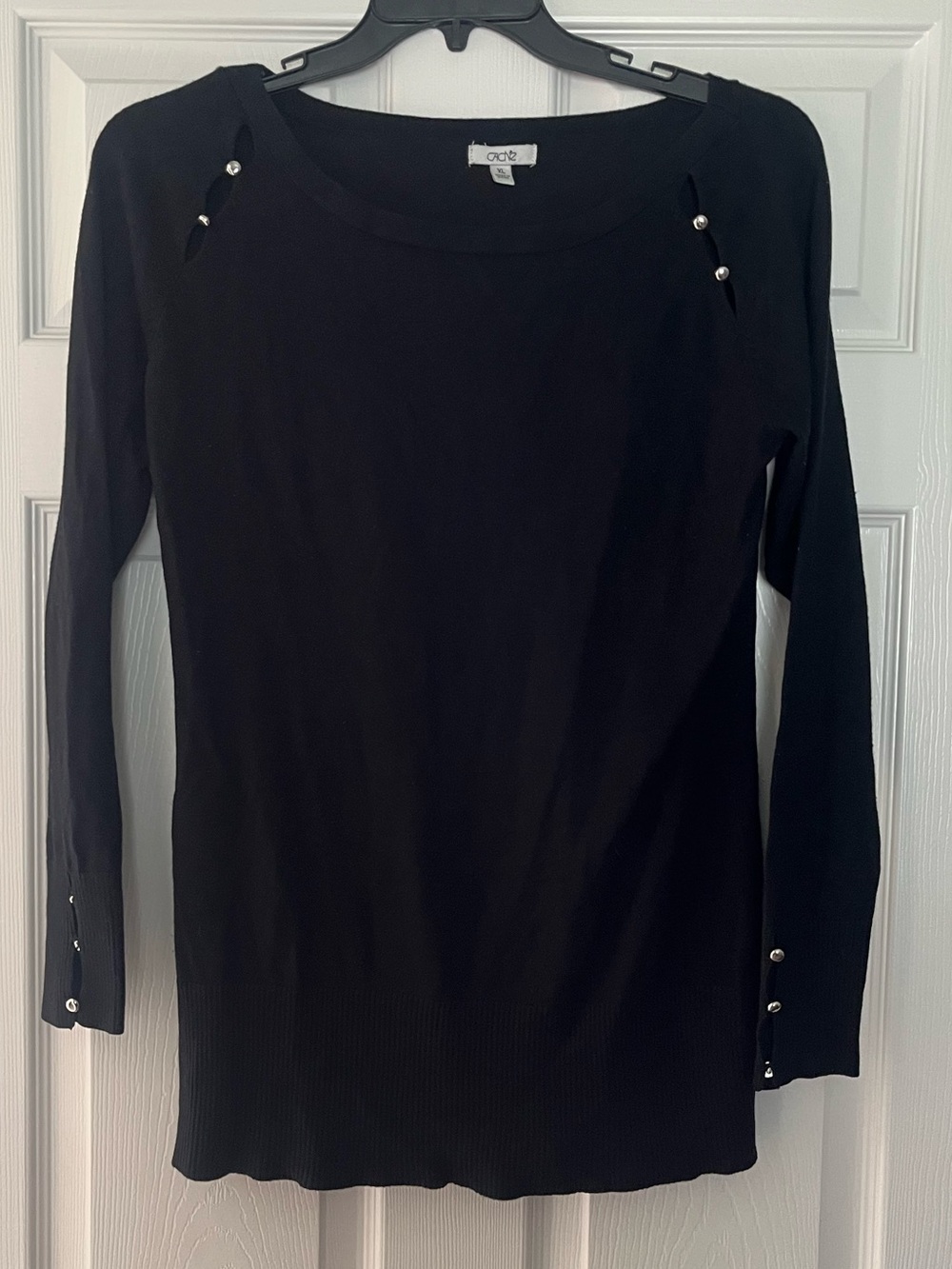 Cache women’s black long sleeved sweater with silver button detail size XL